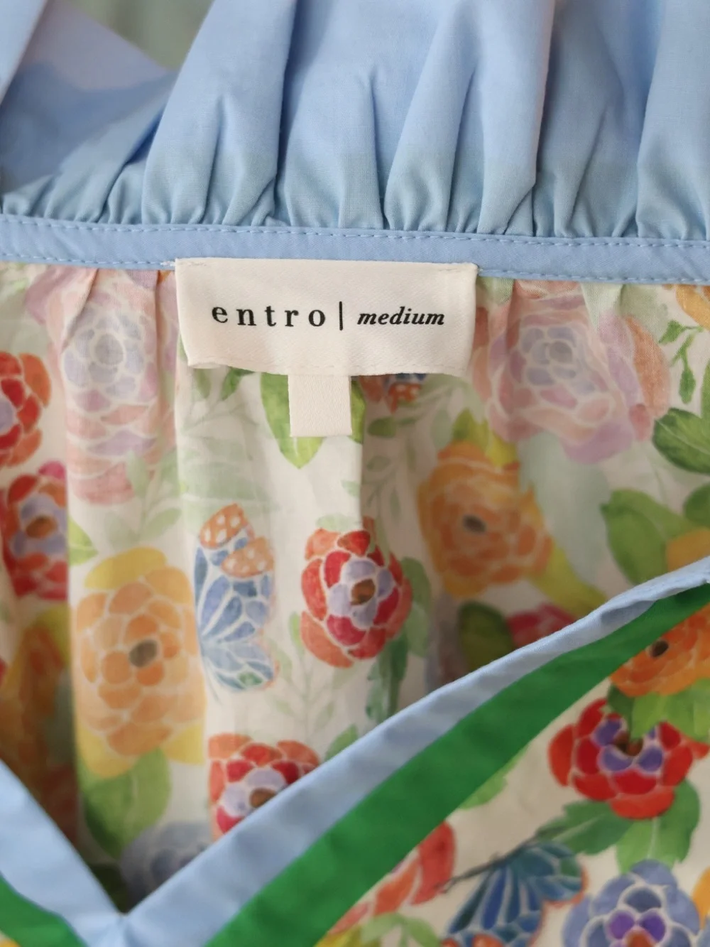 ENTRO Floral Tunic Top with Blue Trim * Size M * Like New - Picture 3 of 3